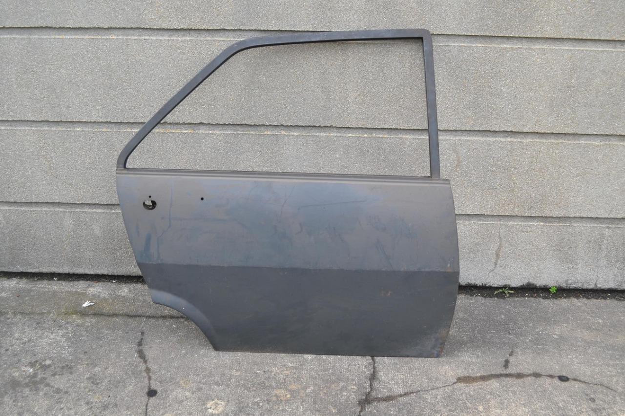 Porte AR DTE PEUGEOT 504 AV 1974 LesAnciennes.com