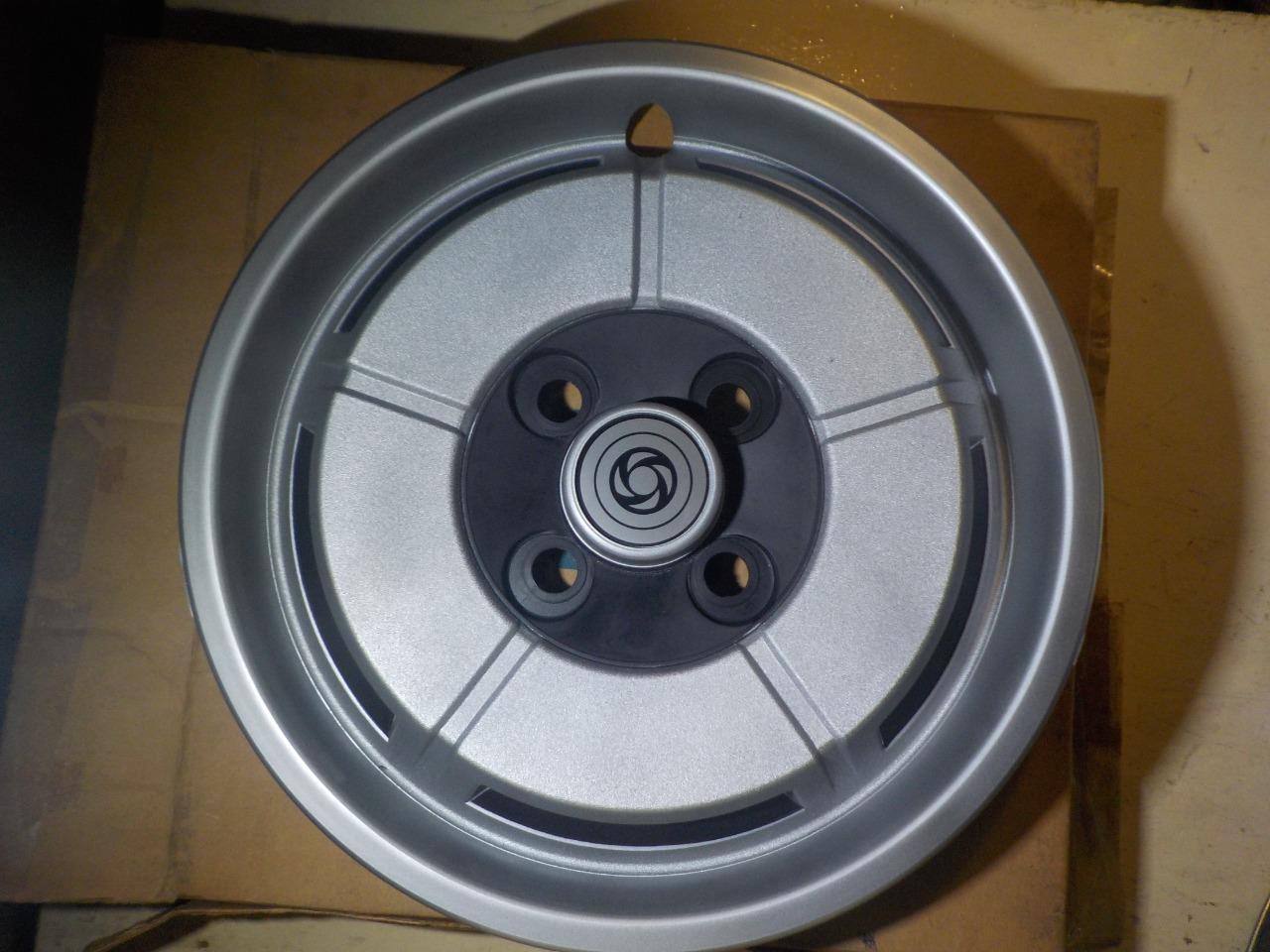 Enjoliveur de roue MORRIS Marina LesAnciennes.com