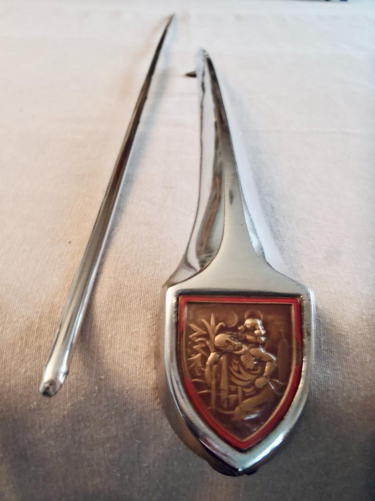 Fleche de capot CITROEN DS LesAnciennes.com