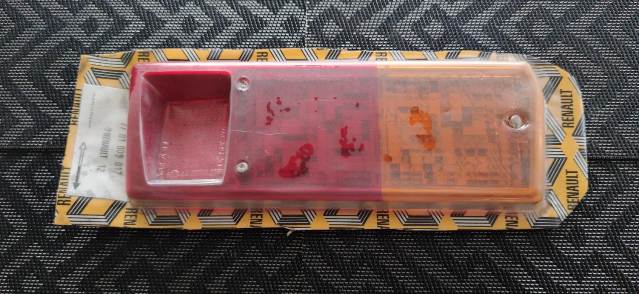 Feu arrière droit ALPINE RENAULT A310 série 1 LesAnciennes.com