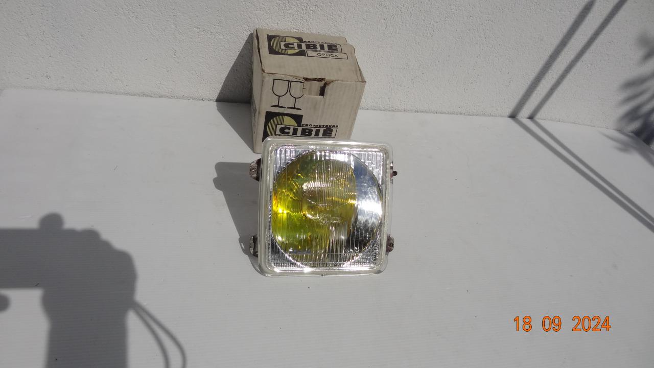 Phare RENAULT 6 (R6) LesAnciennes.com