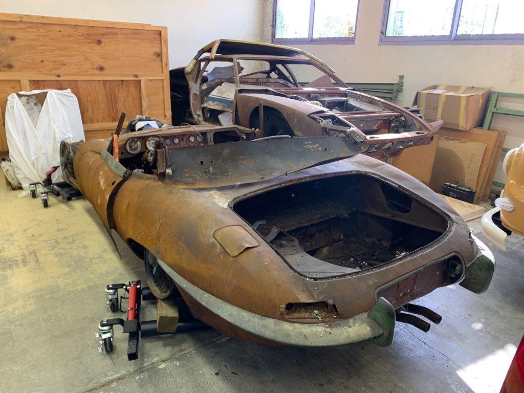 JAGUAR Type E - 1965 LesAnciennes.com