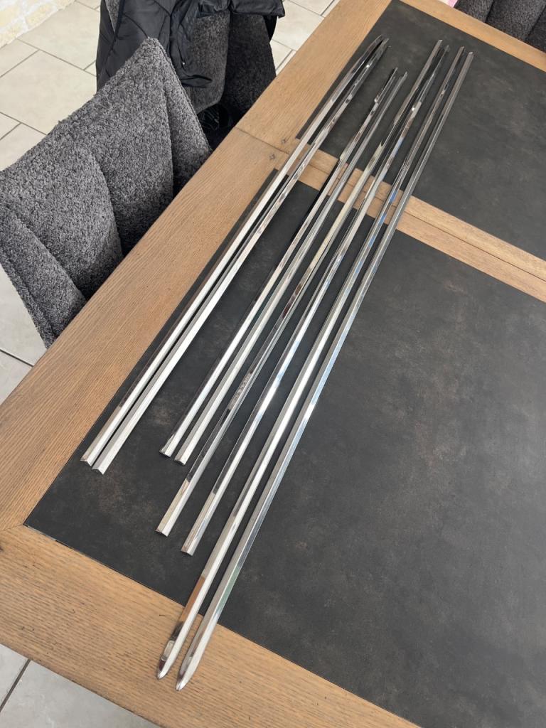 Jeu complet de 8 baguettes Floride et caravelle LesAnciennes.com