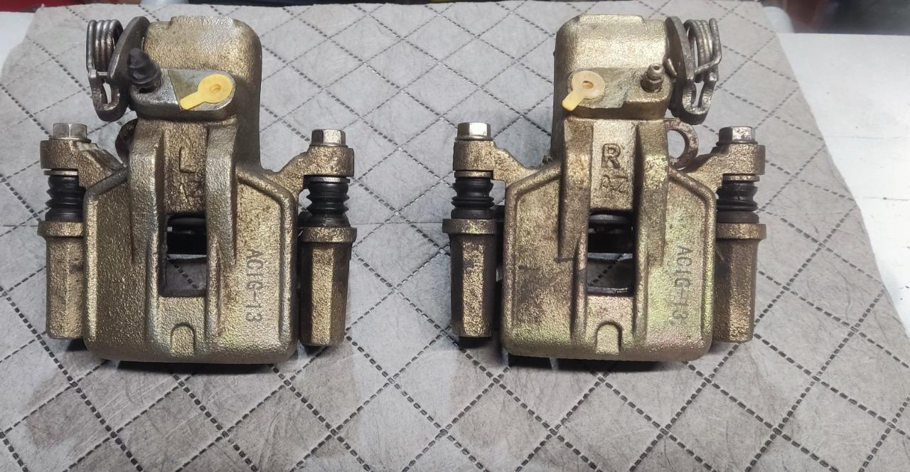 Étriers arrière montage EMPI LesAnciennes.com