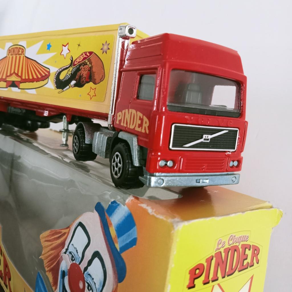 PINDER CAMION MAJORETTE DECOR CHAPITEAU LesAnciennes.com