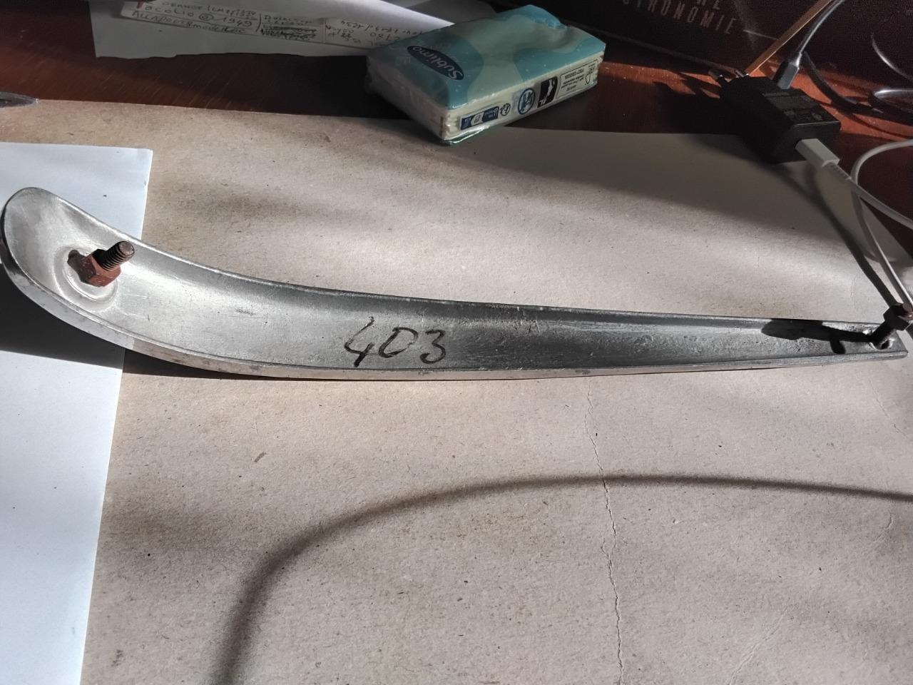 Nez de capot PEUGEOT 403 Tous LesAnciennes.com