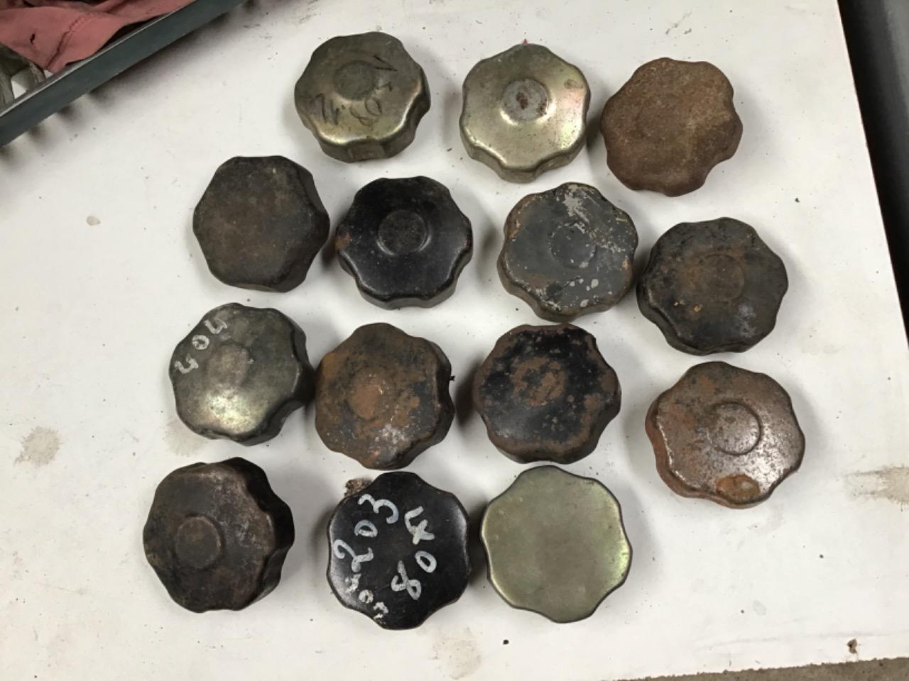 BOUCHONS RÉSERVOIR PEUGEOT 203/403/404/D4/D3/J7/J9 LesAnciennes.com