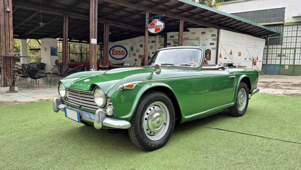 TRIUMPH TR4A IRS - 1966 LesAnciennes.com