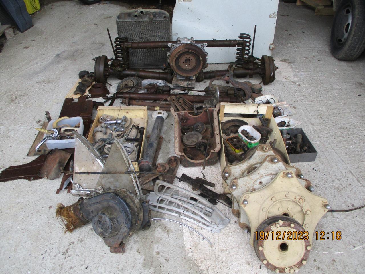 Lot de pièces RENAULT 4CV LesAnciennes.com