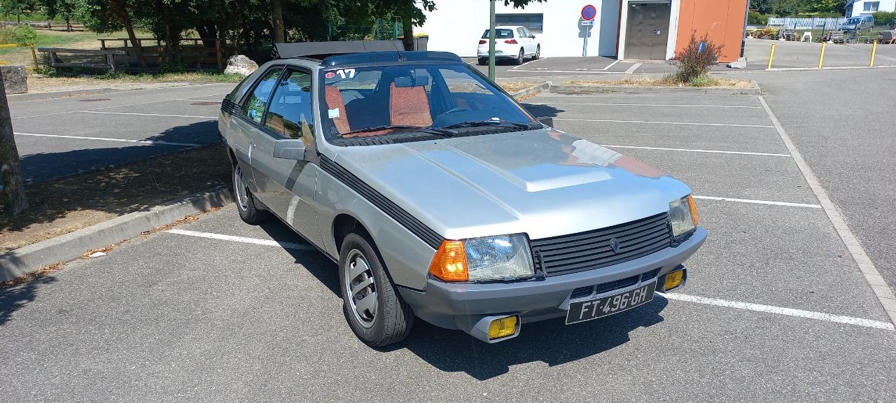 RENAULT Fuego GTX 2 LITRES DECOUVR - 1982 LesAnciennes.com