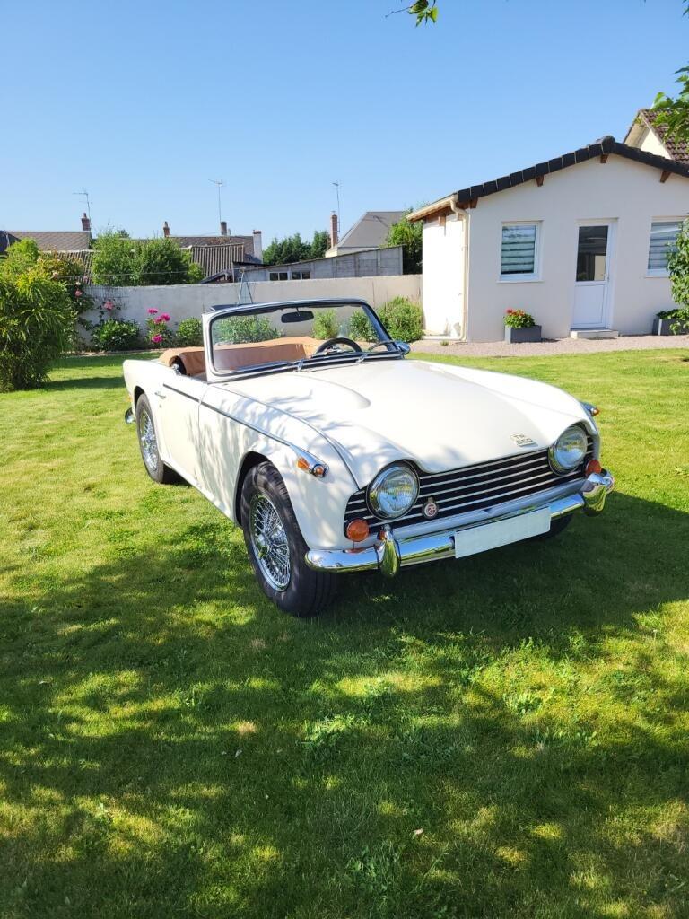 TRIUMPH TR250 Carbu - 1968 LesAnciennes.com