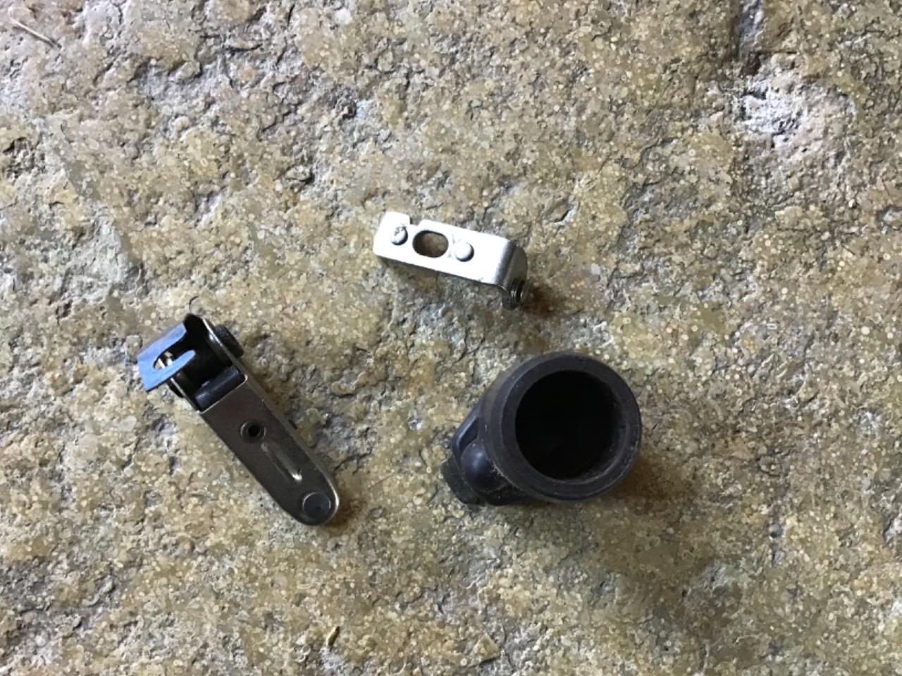 Lot de pièces RENAULT 4 (R4) R4 R5 R6 LesAnciennes.com