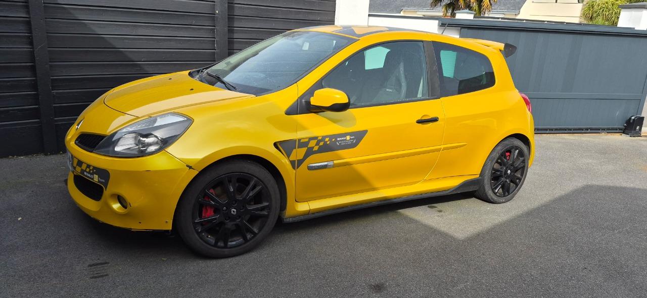 RENAULT Clio RS F1 TEAM R27 LesAnciennes.com