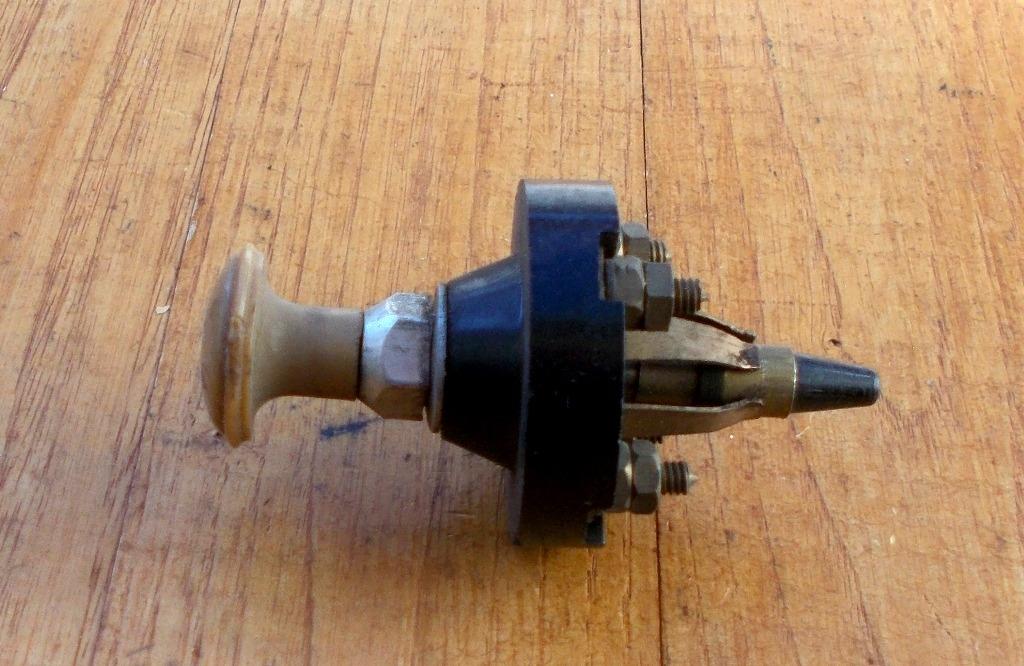 Interrupteur à tirette 4 bornes Voiture ancienne LesAnciennes.com