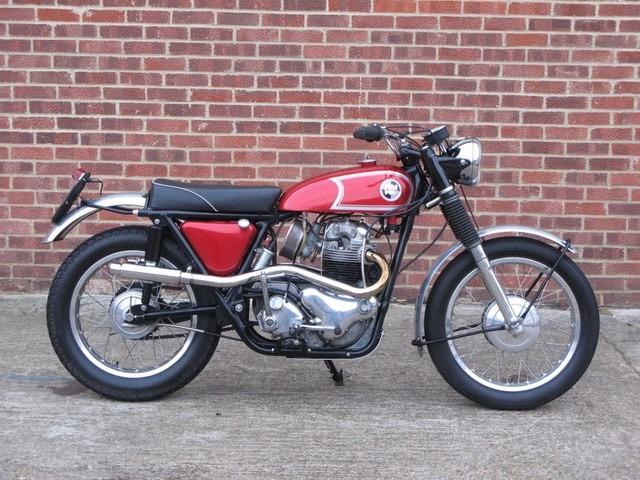 NORTON P11 - 1967 LesAnciennes.com