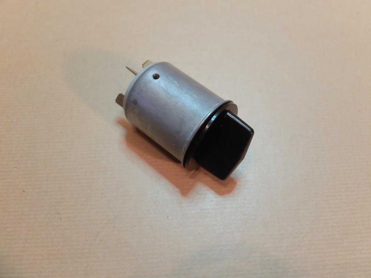 Contact de démarreur sans clé LesAnciennes.com