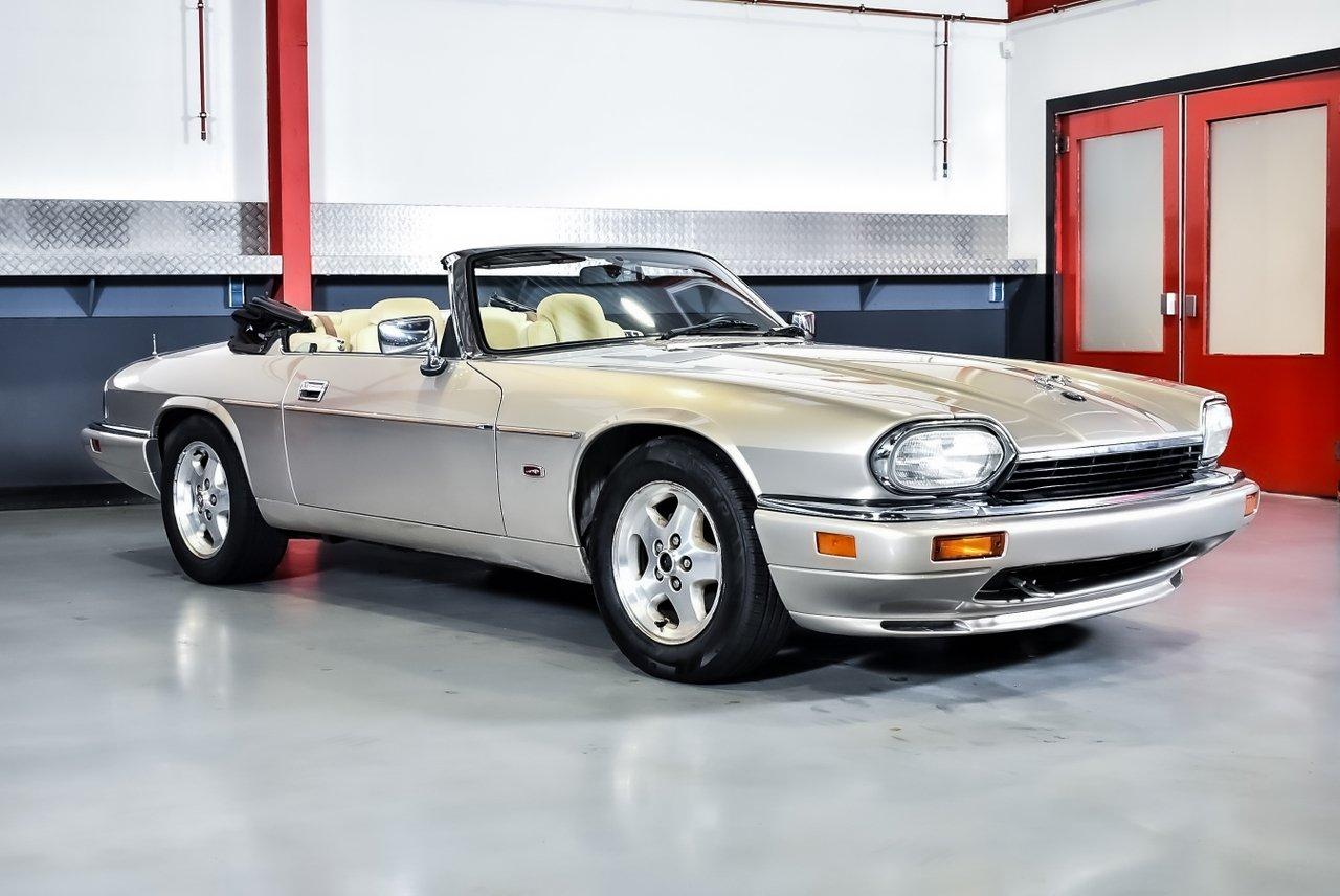 1995 Jaguar XJS Convertible 4,0L I6 LesAnciennes.com