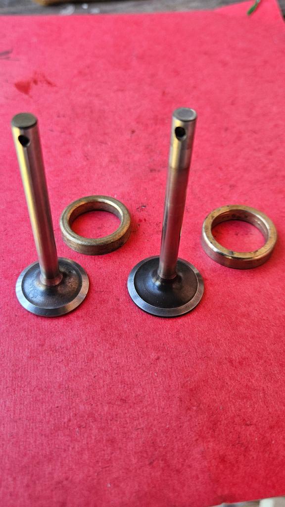 Soupapes MOTOBECANE D45 S LesAnciennes.com