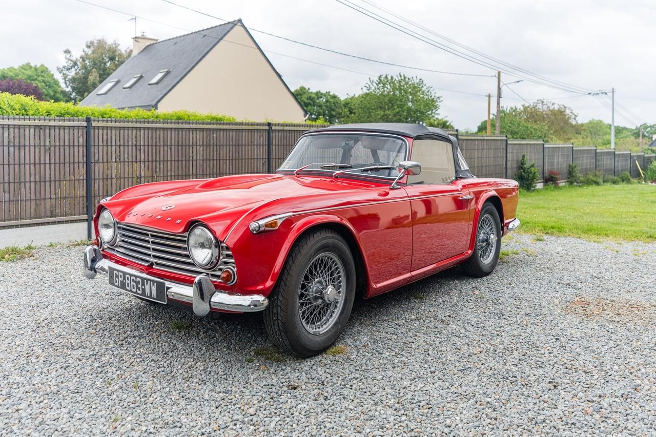 1965 Triumph TR4A IRS LesAnciennes.com