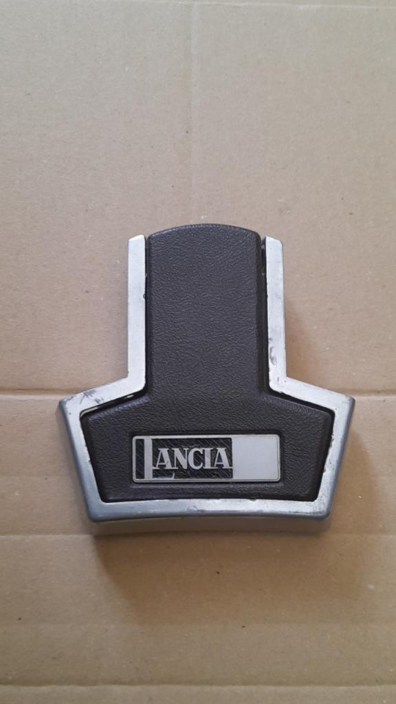 Bouton Klaxon Lancia Béta LesAnciennes.com