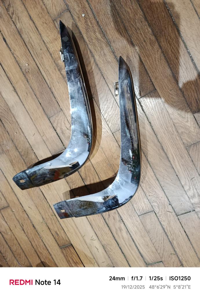 Lot de pare-chocs neufs SIMCA 1100 LesAnciennes.com