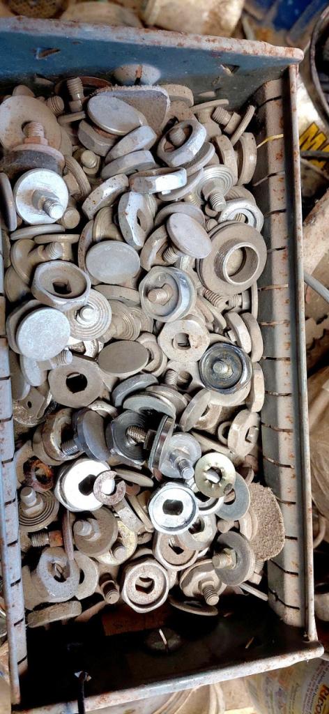 Vis poignee int CITROEN DS LesAnciennes.com