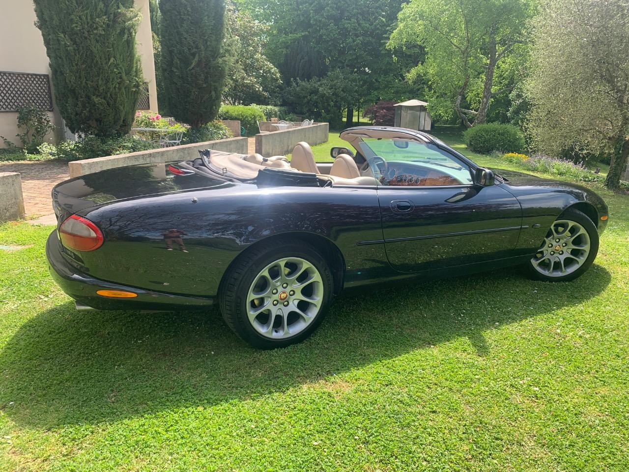 JAGUAR XK8 Cabriolet - 2000 LesAnciennes.com