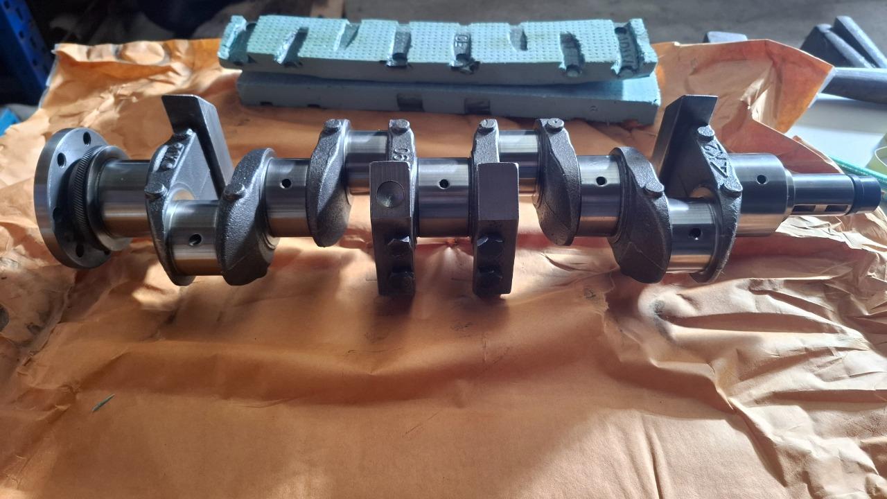 Vilebrequin neuf 0501.78 Peugeot 504 XN1 XN2 XM7 LesAnciennes.com