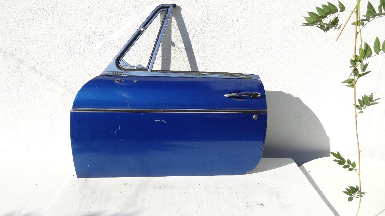 Porte MG MGB GT LesAnciennes.com