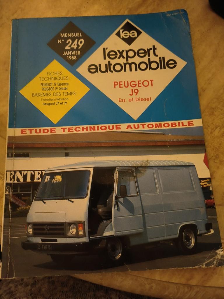 RTA Peugeot J9 essence et diesel LesAnciennes.com