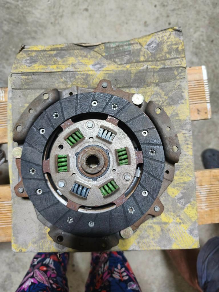 Embrayage RENAULT 4 (R4) LesAnciennes.com