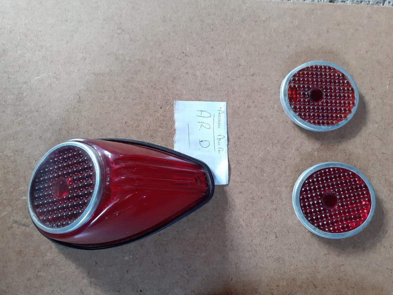Feu CITROEN Traction 11 BL LesAnciennes.com