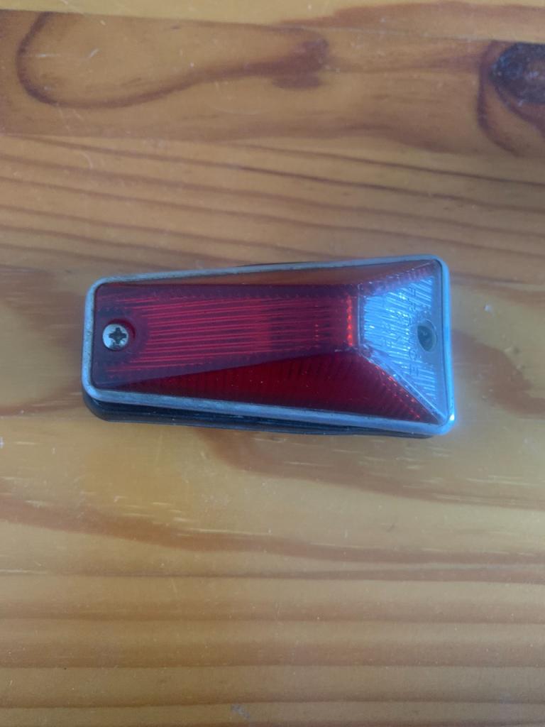 Feu position lat. RENAULT 12 (R12) LesAnciennes.com