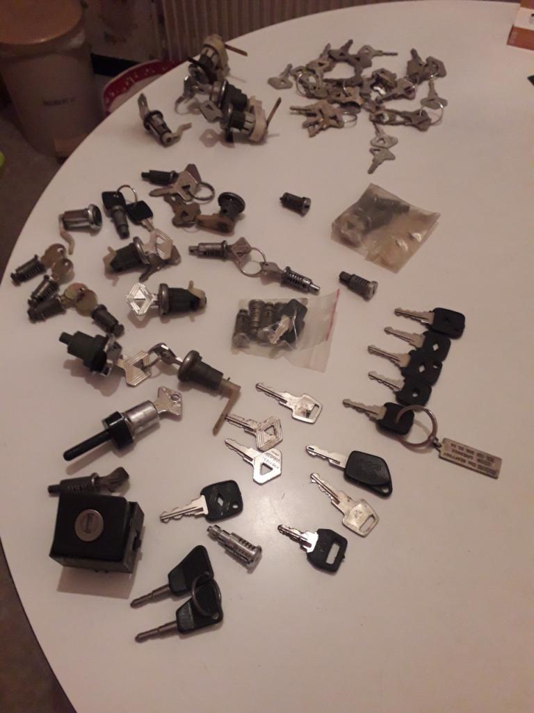RENAULT DES CLEFS ET DES SERRURES LesAnciennes.com