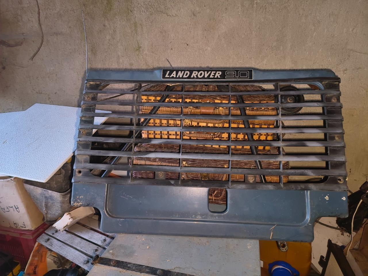 Calandre LAND ROVER 90 LesAnciennes.com