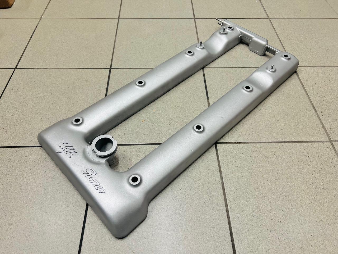 Couvercle de Coulasse Alfa Romeo 2600 Touring Spid LesAnciennes.com