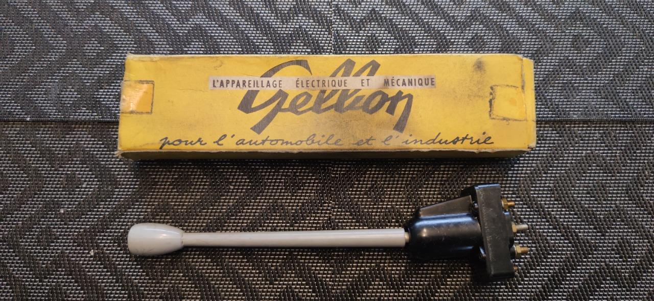 Commodo de phares PEUGEOT 403 LesAnciennes.com