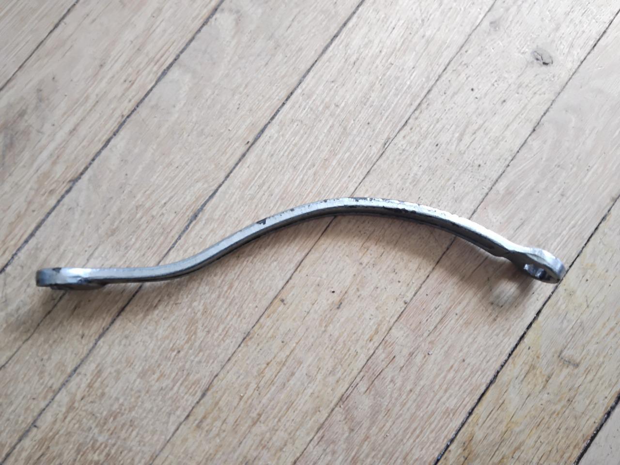 RENAULT 4CV, Juvaquatre clé Facom freins LesAnciennes.com