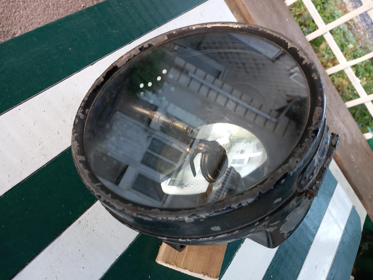 Phare BESNARD Les Vestales LesAnciennes.com