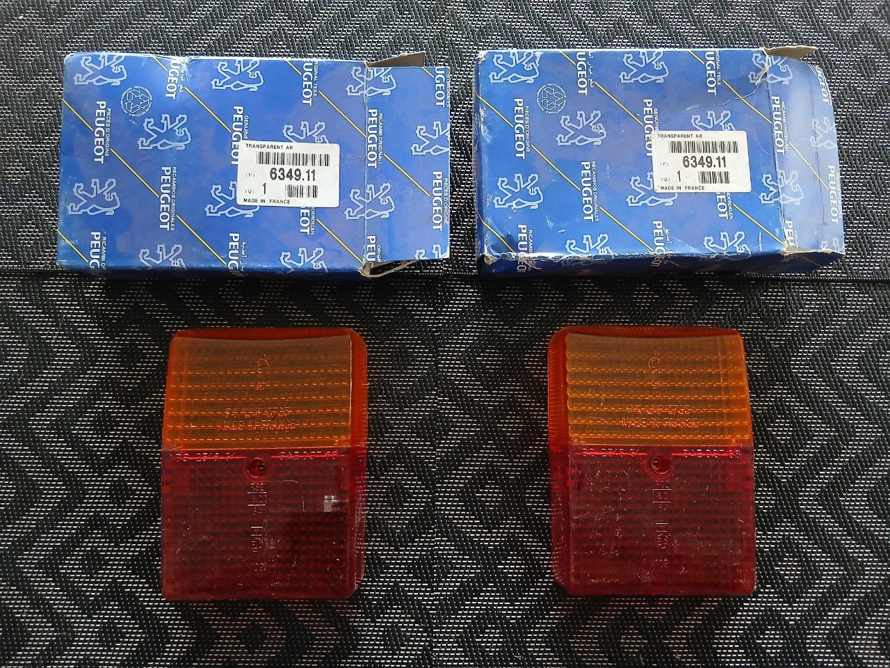 Cabochons feux arrière PEUGEOT 504 pick up LesAnciennes.com