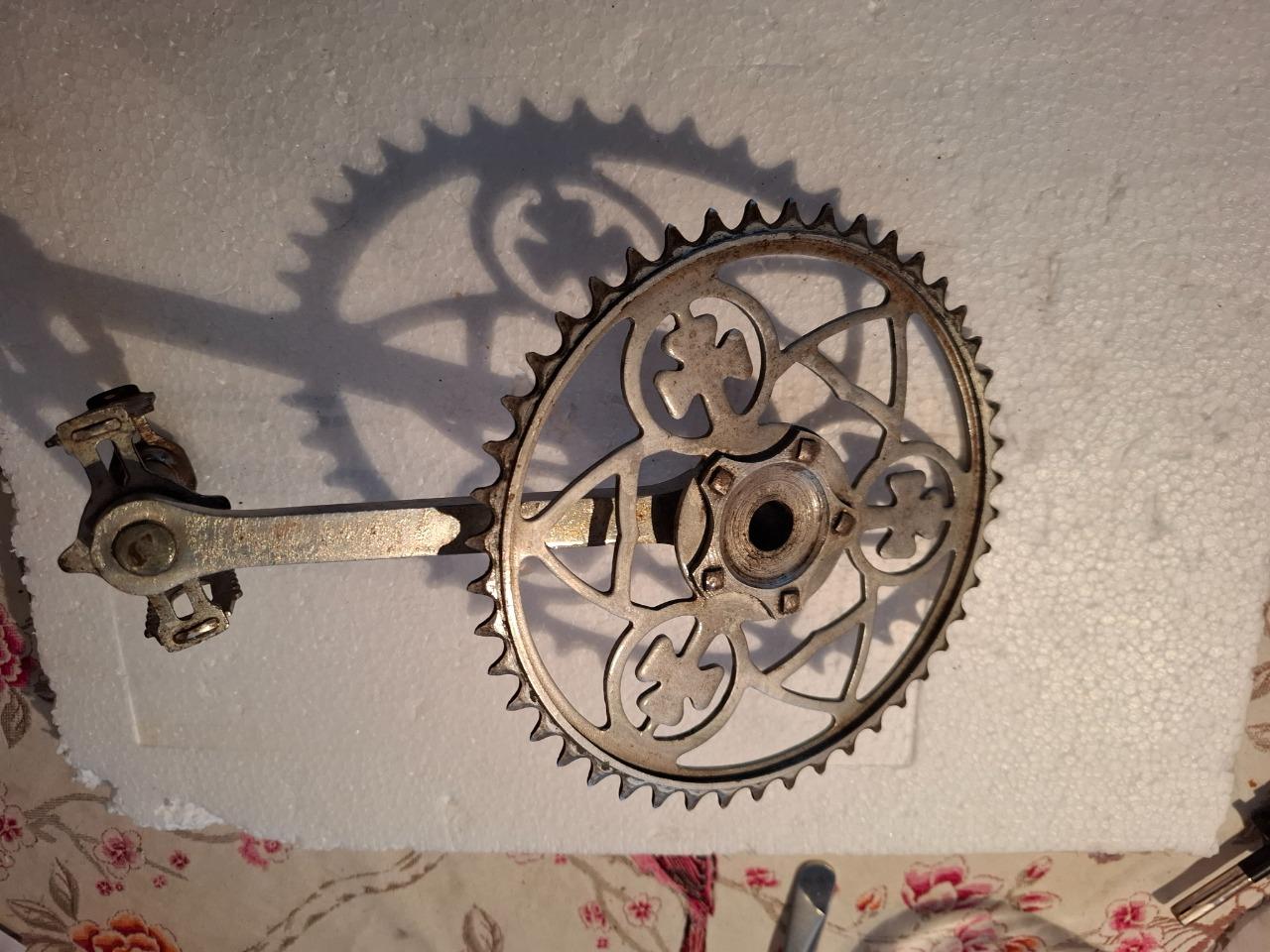 Pédalier trèfle et sa pédale/ Automoto LesAnciennes.com