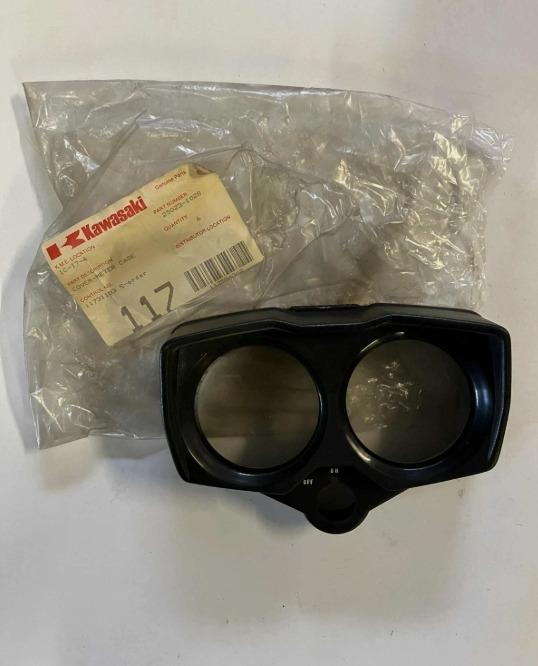 Couvercle Compteur Origine Neuf Kawasaki AR50 LesAnciennes.com