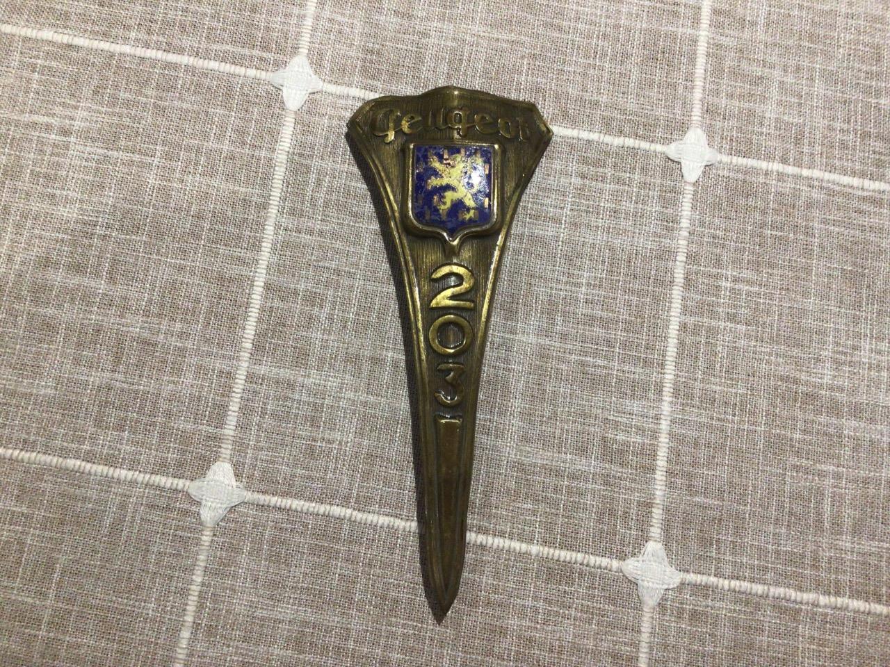 Sigle PEUGEOT 203 LesAnciennes.com