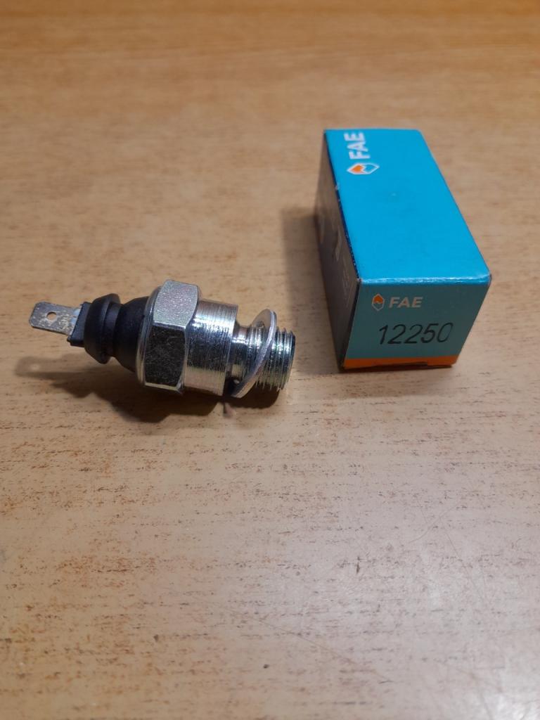 Manocontact pression d'huile Citroën CX LesAnciennes.com