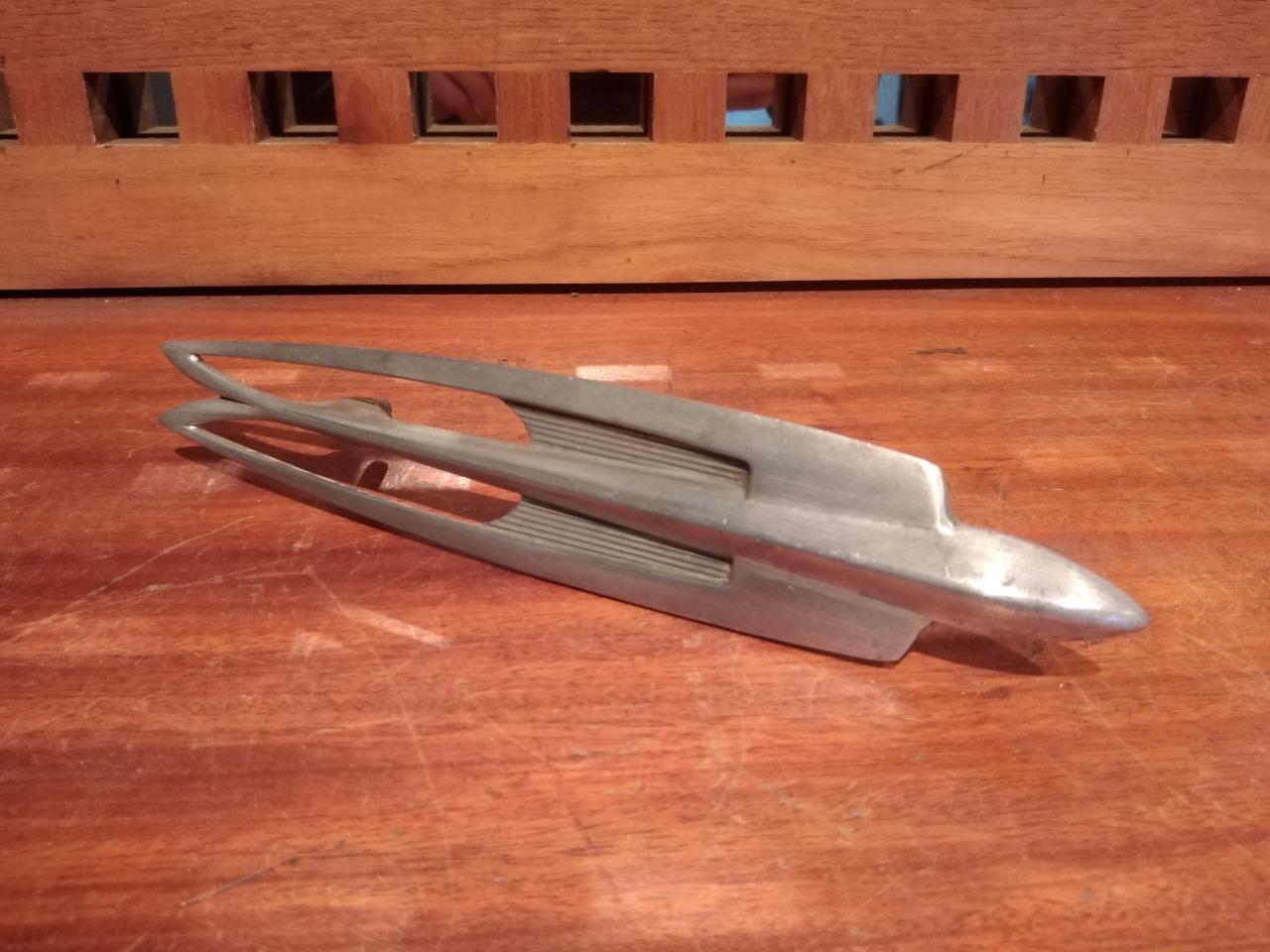 Mascotte SIMCA 8 LesAnciennes.com