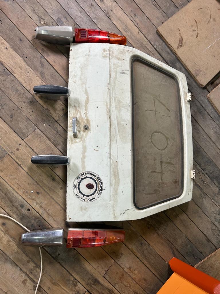 Malle PEUGEOT 404 break LesAnciennes.com