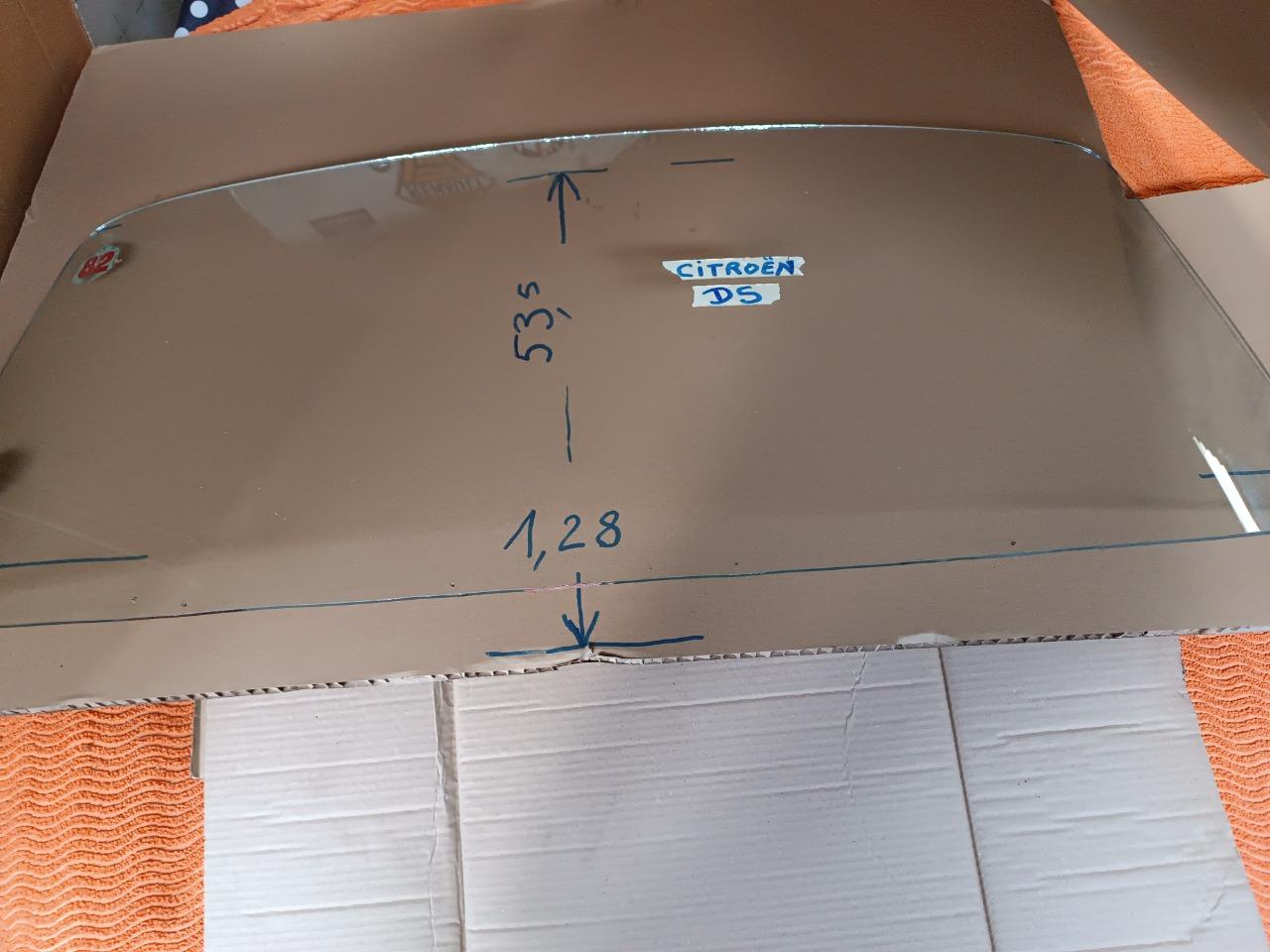 Pare brise CITROEN DS LesAnciennes.com