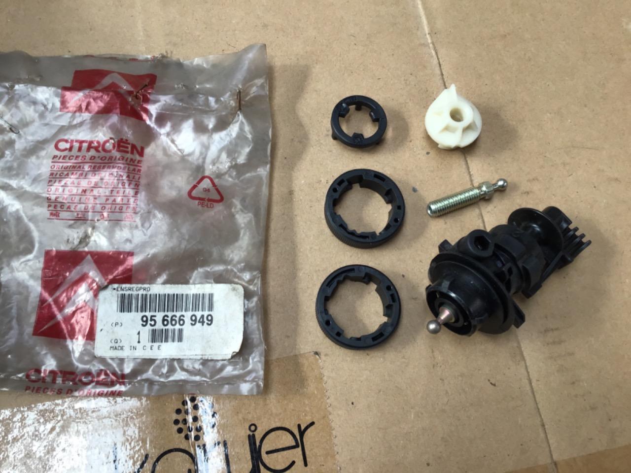 MOLETTE NEUVE RÉGLAGE PHARE CITROEN ZX LesAnciennes.com