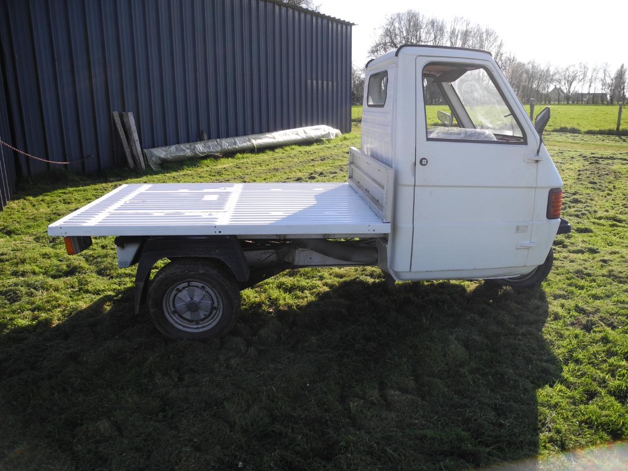 PIAGGIO vespacar p703v pick-up - 1993 LesAnciennes.com