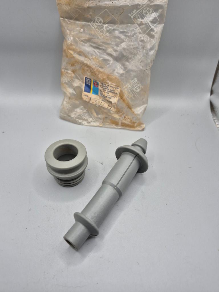 Protecteur de Bougie Peugeot 104 LesAnciennes.com